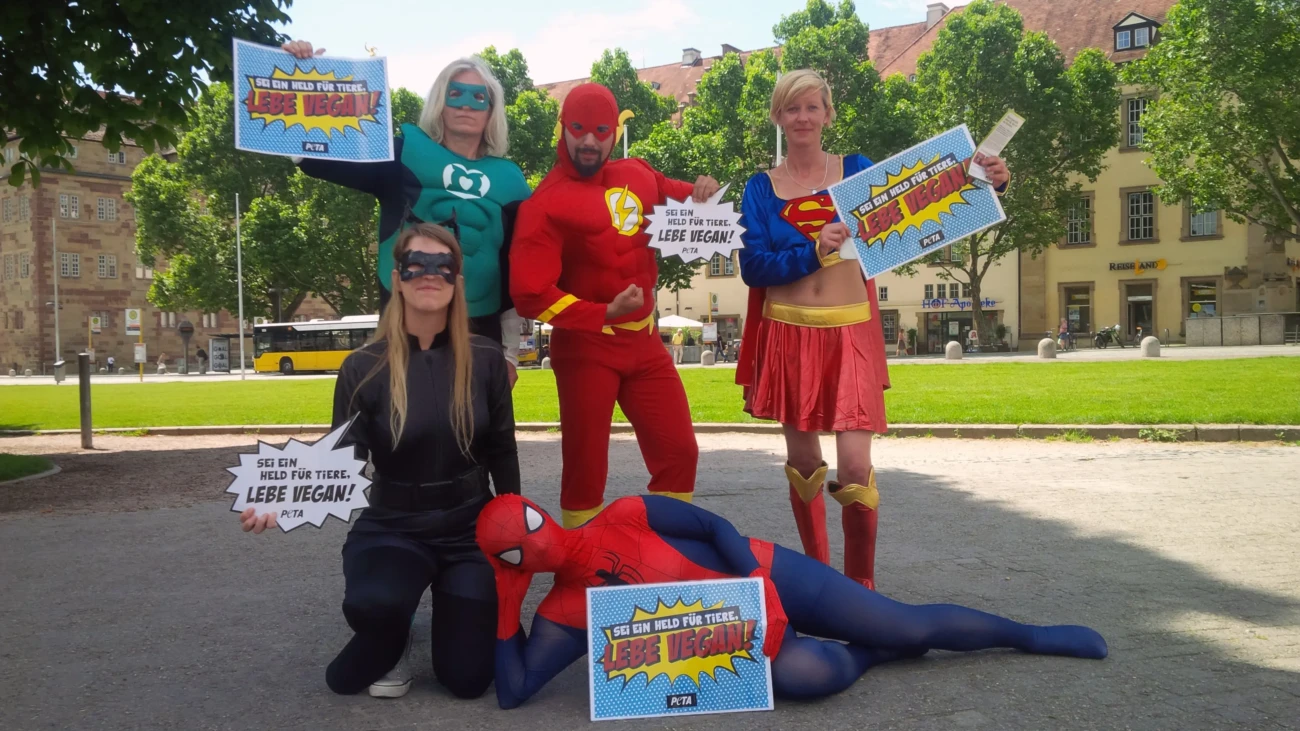 Bad Kreuznach: PETA Streetteam wirbt als Superhelden für vegane Lebensweise