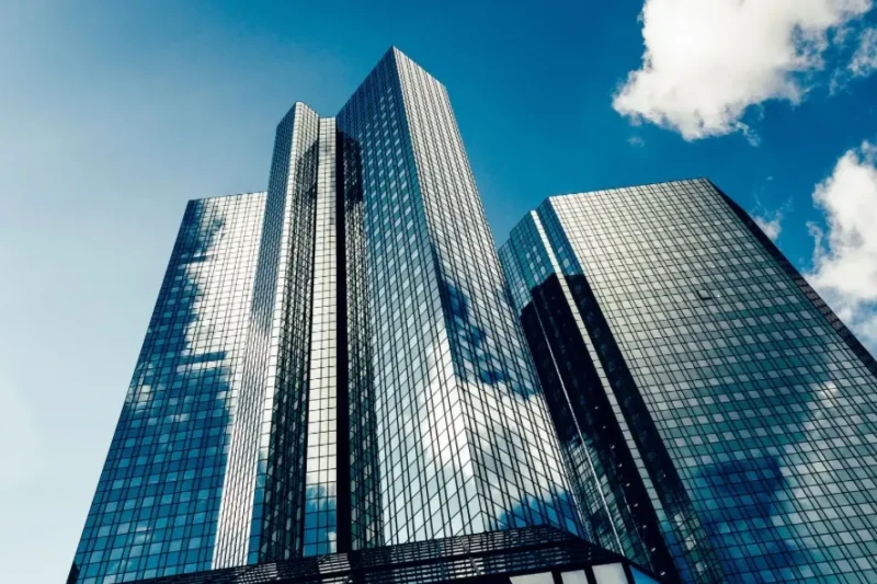 EILMELDUNG: Razzia bei Deutscher Bank in Frankfurt am Main