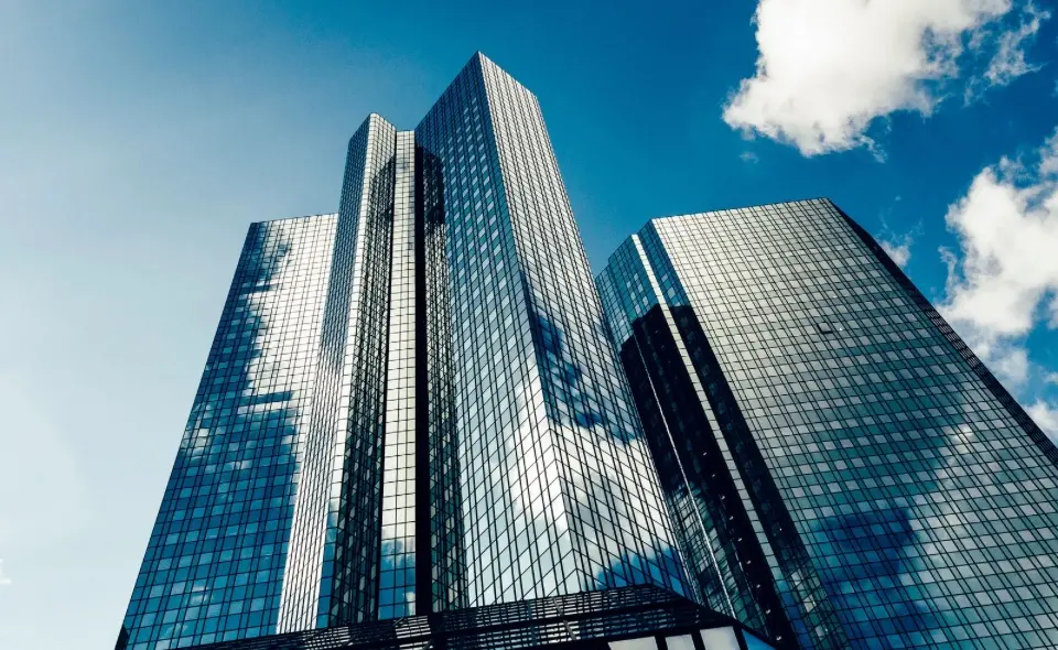 EILMELDUNG: Razzia bei Deutscher Bank in Frankfurt am Main