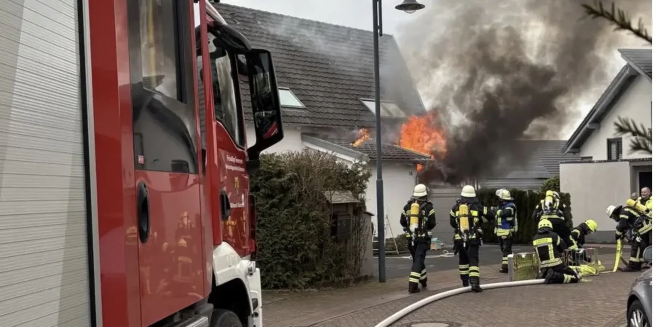 Großeinsatz bei Gebäudebrand in Rüdesheim