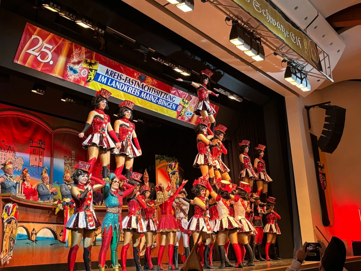 Tanzgruppe Magiv Moves auf der Bühne