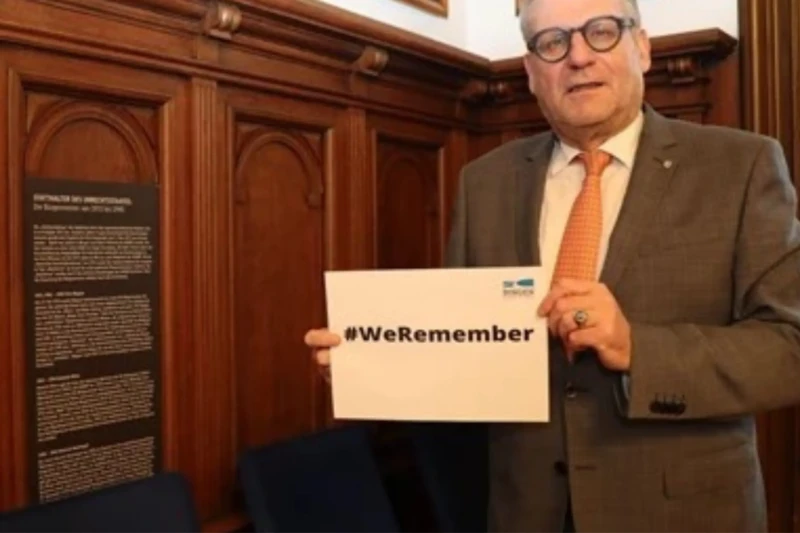Oberbürgermeister Thomas Feser unterstützt #WeRemember-Kampagne