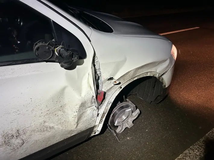 Unfall auf der B41: Autofahrer flüchtet nach Kollision