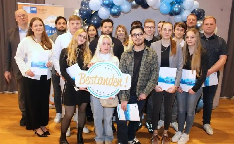126 Absolventen bestehen IHK-Abschlussprüfungen im Raum Bad Kreuznach
