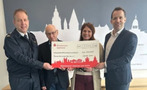 Feuerwehr Mainz spendet 3.333 Euro an den Verein Trauernde Eltern & Kinder