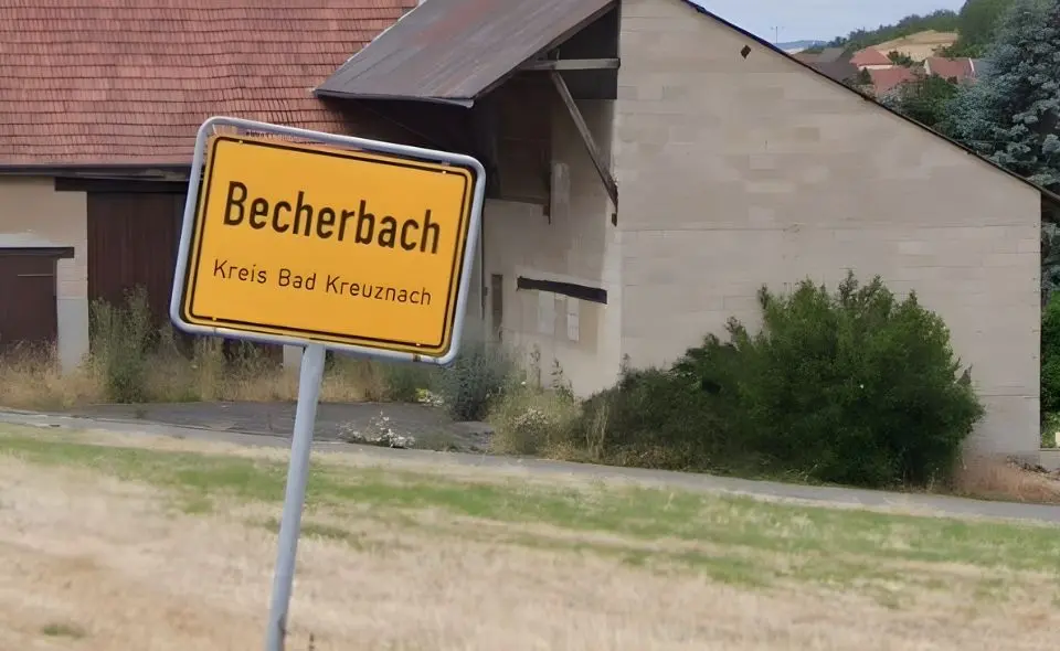 Grabschmuck auf Friedhof in Becherbach gestohlen