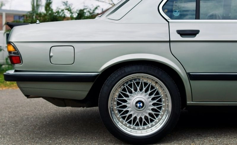 Reifen in der Hauptstraße in Idar-Oberstein zerstochen