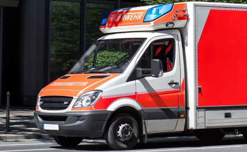 Unfall an der A60: Pkw kollidiert mit Fahrradfahrerin