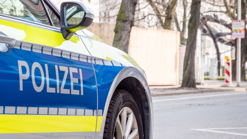 Auto überschlägt sich auf B41 bei Rötsweiler