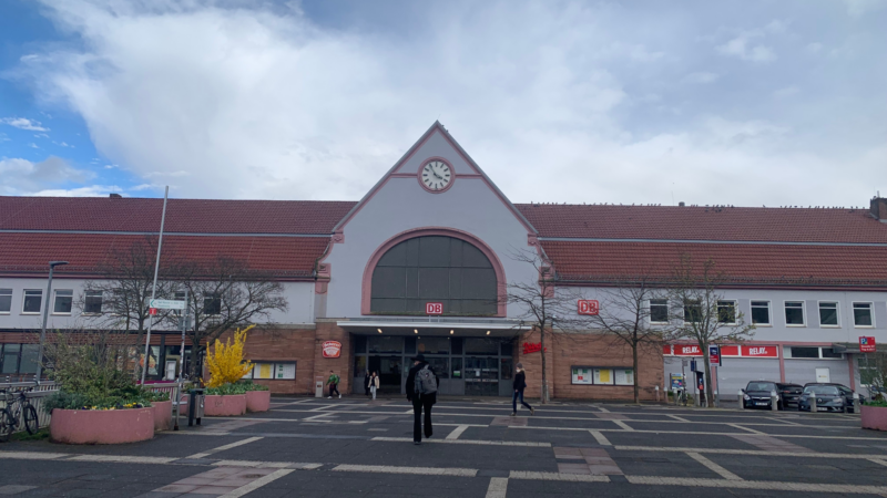 Der Bad Kreuznacher Bahnhof von außen.