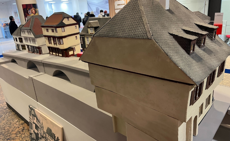 Brückenhäuser-Modell im Bad Kreuznacher Rathaus vorgestellt