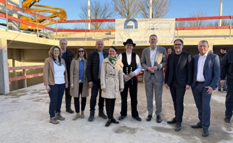 Meilenstein für Hallenbad-Anbau der „Rheinwelle“ erreicht