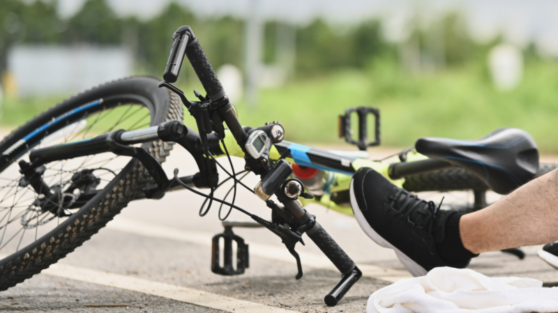 Radfahrer bei Verkehrsunfall verletzt – Verursacher geflüchtet