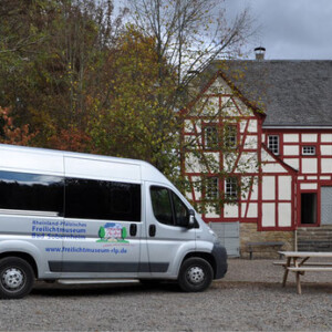 Mit dem Bus durch’s Museum