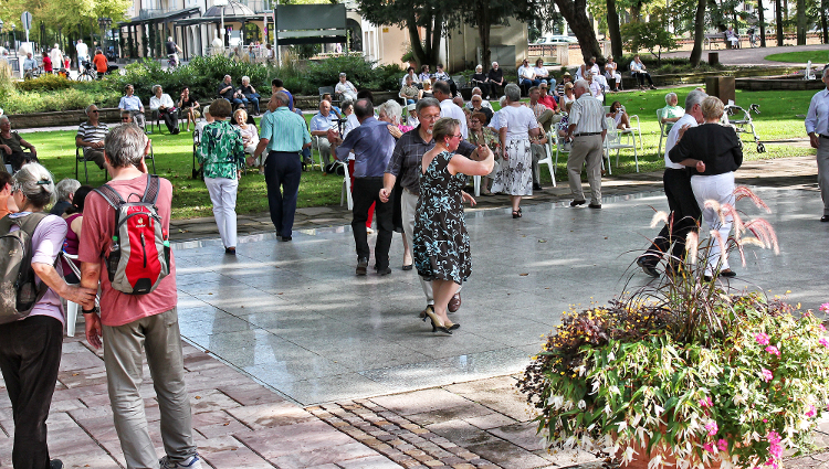Tanz unter den Platanen im Kurpark Bad Kreuznach: CoolAmix