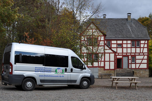 Mit dem Bus durch’s Museum