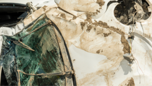 Auto überschlägt sich nach Verkehrsunfall auf der A61