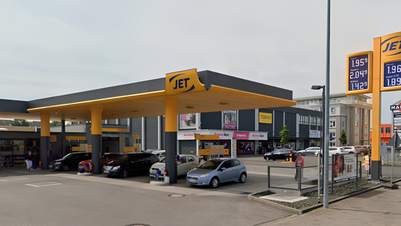 Das Bild zeigt die JET-Zankstelle in der Bosenheimer Straße in Bad Kreuznach. Auch hier wird voraussichtlich die neue Spritsorte E20 ab 2027 angeboten.
