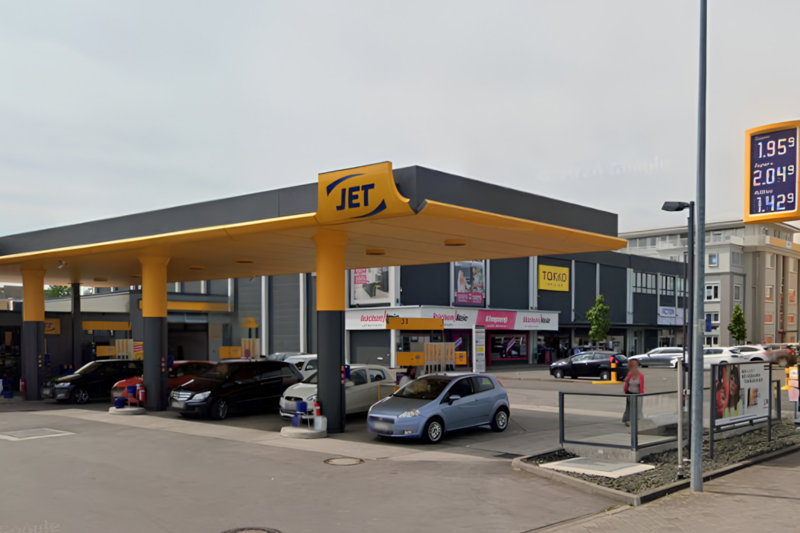 Das Bild zeigt die JET-Zankstelle in der Bosenheimer Straße in Bad Kreuznach. Auch hier wird voraussichtlich die neue Spritsorte E20 ab 2027 angeboten.