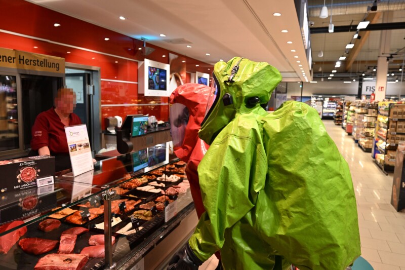 Freiwillige Feuerwehr übt im Supermarkt Planig