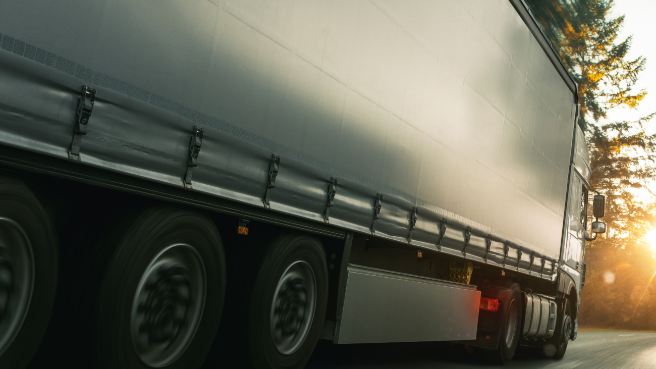 1000 Euro Schaden! Betrunkener Lkw-Fahrer rammt Lastwagen