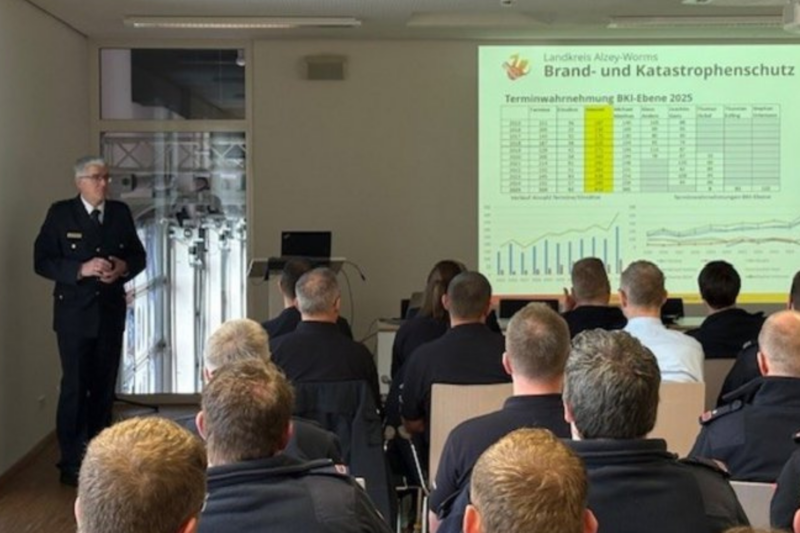 65 Feuerwehr-Führungskräfte treffen sich zum Seminar in Alzey