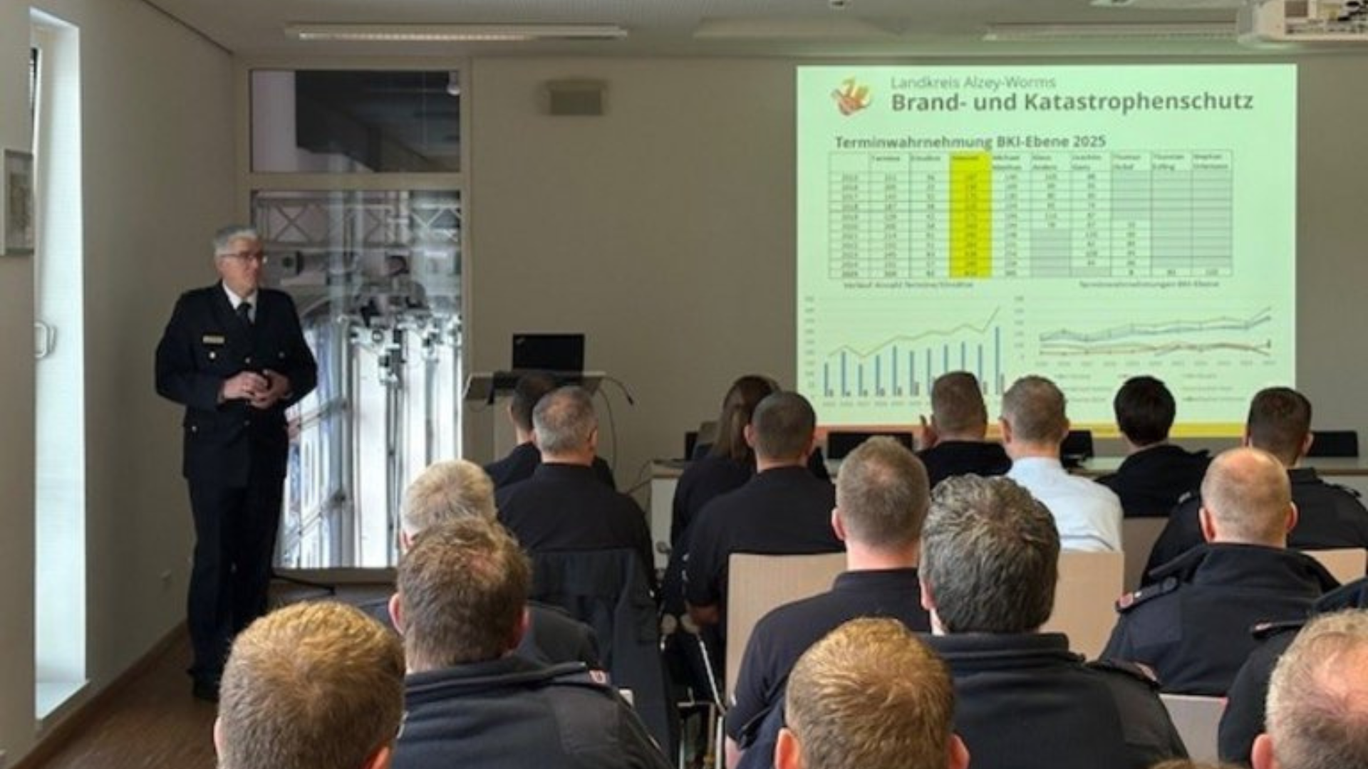 65 Feuerwehr-Führungskräfte treffen sich zum Seminar in Alzey