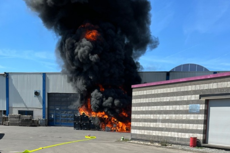Brand von Elektroschrott im Industriegebiet Baumholder