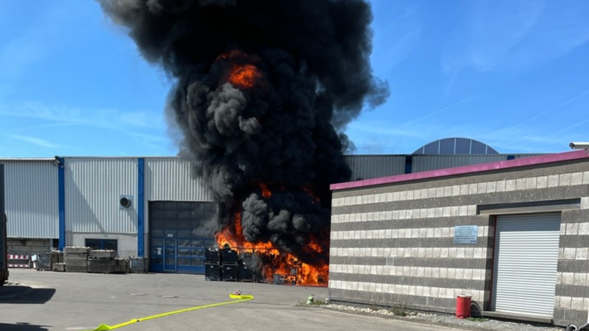 Brand von Elektroschrott im Industriegebiet Baumholder