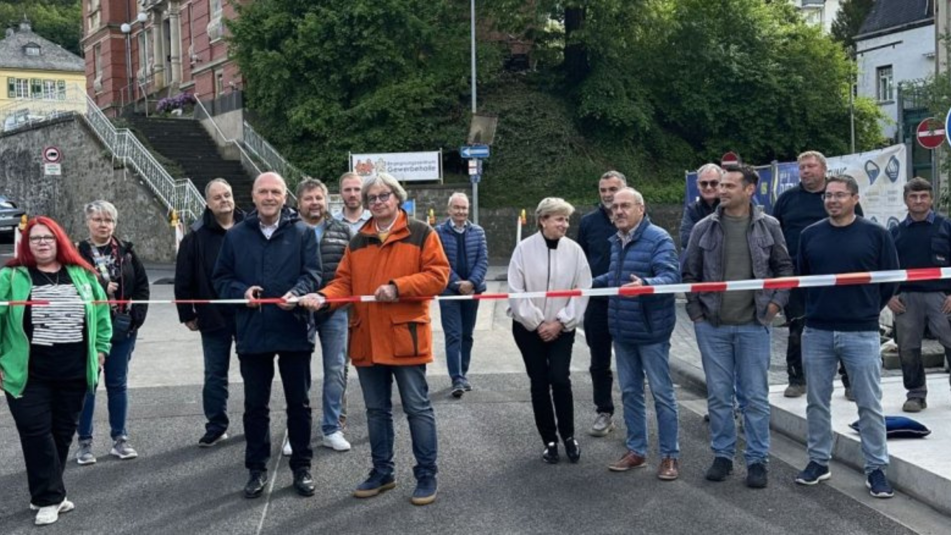 Gewerbehallenbrücke wieder komplett geöffnet