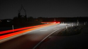 Neue Verkehrsführung im Edelsteinkreisel soll Unfälle verhindern
