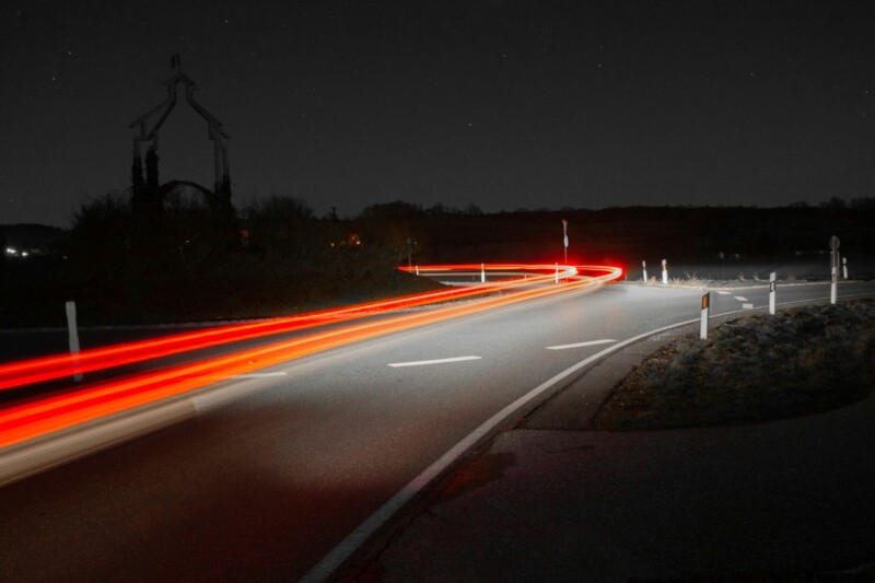 Neue Verkehrsführung im Edelsteinkreisel soll Unfälle verhindern