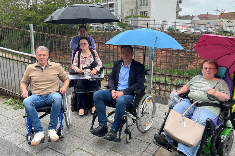 Rollstuhltour macht Barrieren in Bad Kreuznach sichtbar