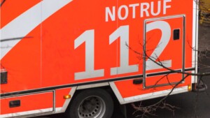 Auto überschlägt sich bei Unfall auf der A61 bei Lonsheim
