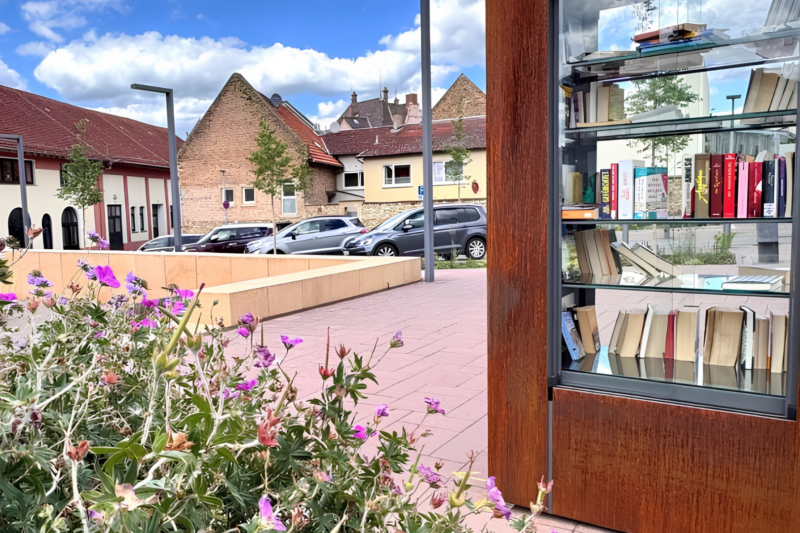 Bücherschrank macht Alzey zum Platz der Literatur