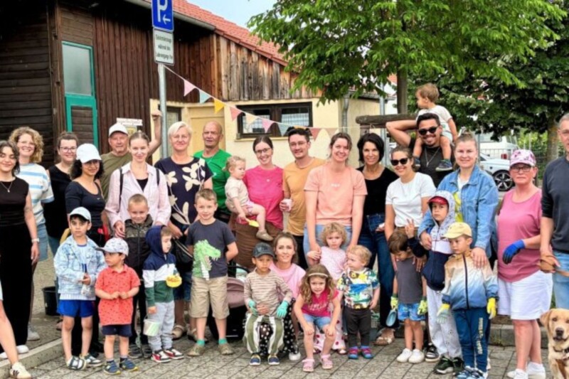 Familien verschönern Scheunenplatz in Winzenheim