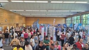 Jobmesse für Zugewanderte zieht viele Interessierte an