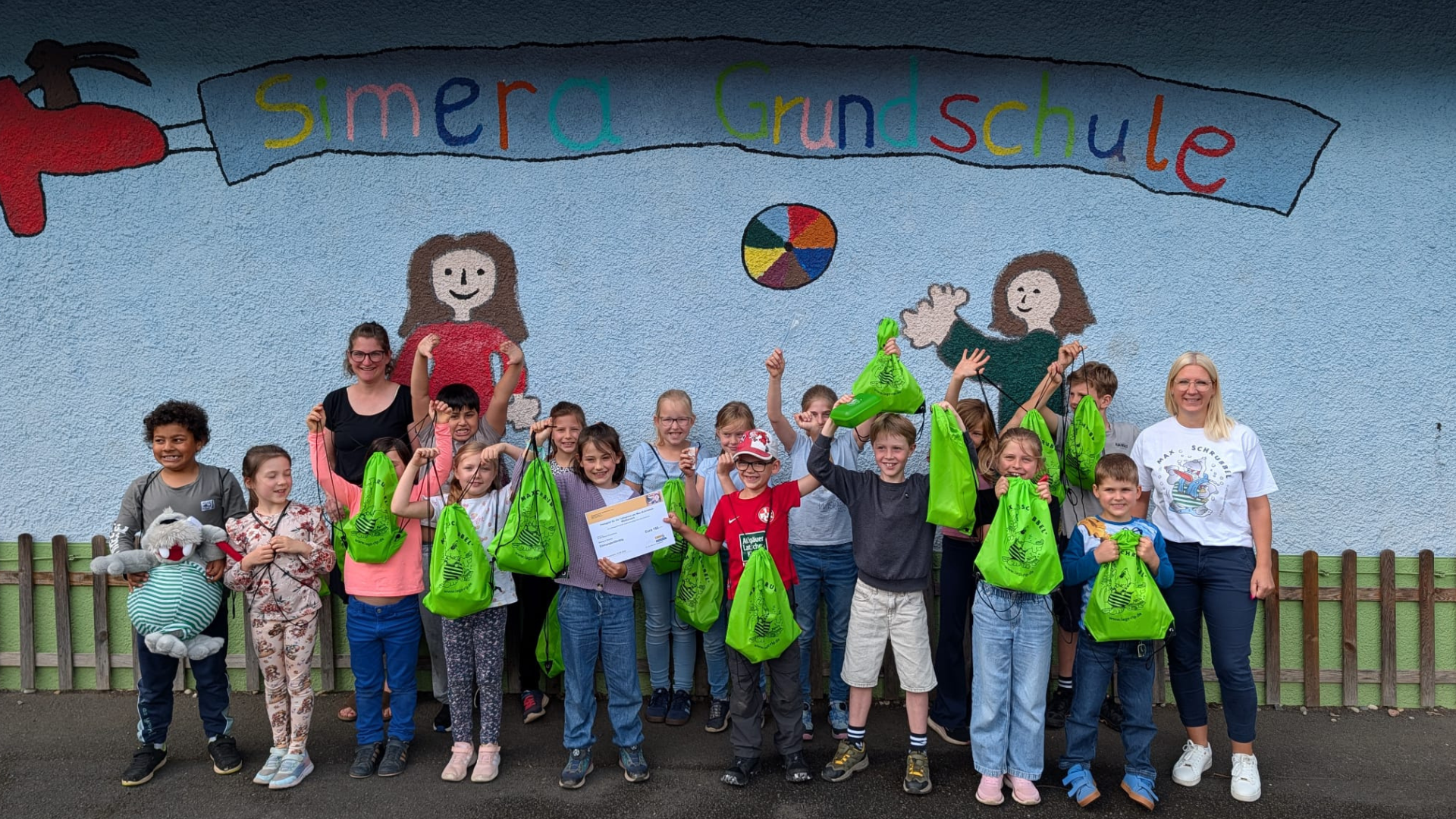 Klasse der Grundschule Simmertal gewinnt Zahnpflege-Wettbewerb