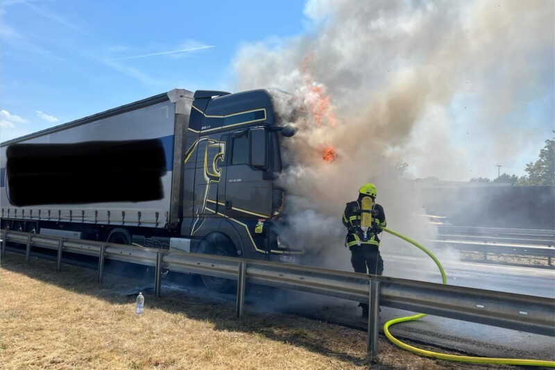 Lkw-Brand auf der A61 sorgt für langen Stau