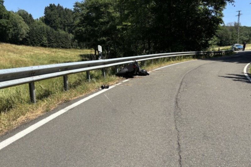Schwerer Motorradunfall auf der L385 bei Becherbach