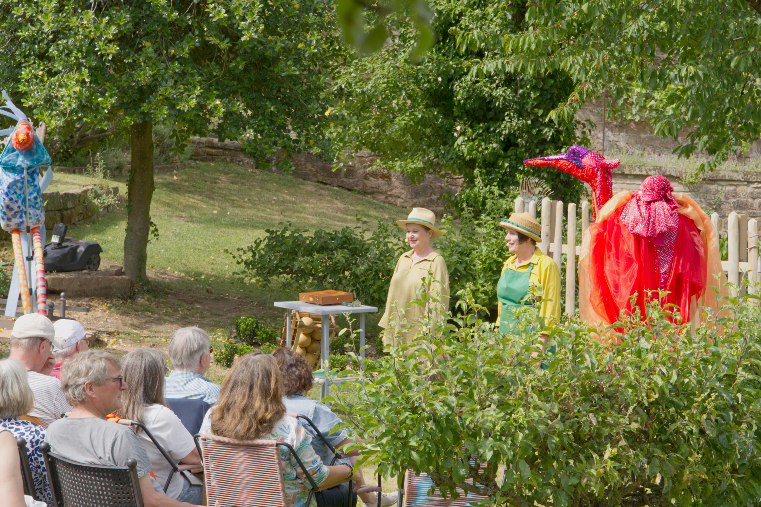 chawwerusch Theater: Etwas im Busch – Eine paradiesische Gartenlesung