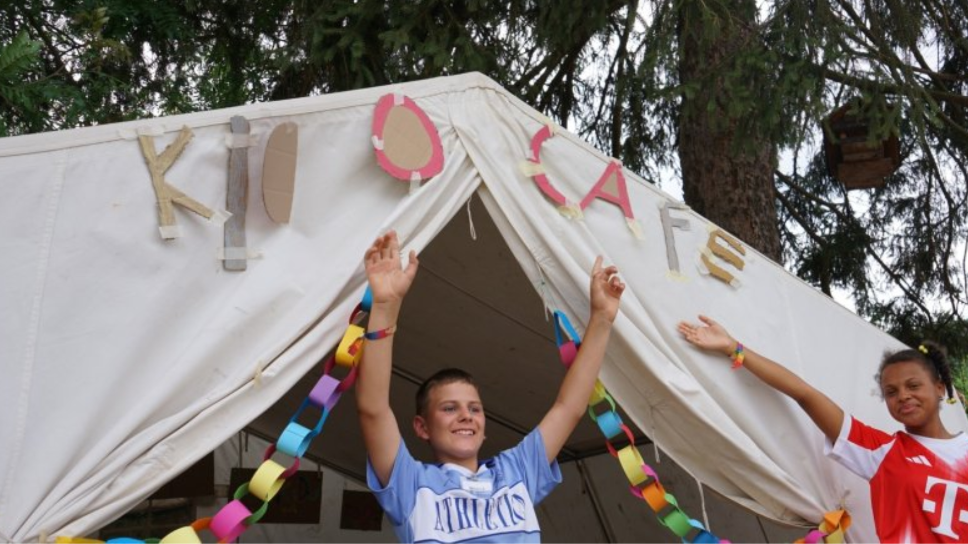135 Kinder erobern das Kinderdorf im Salinental