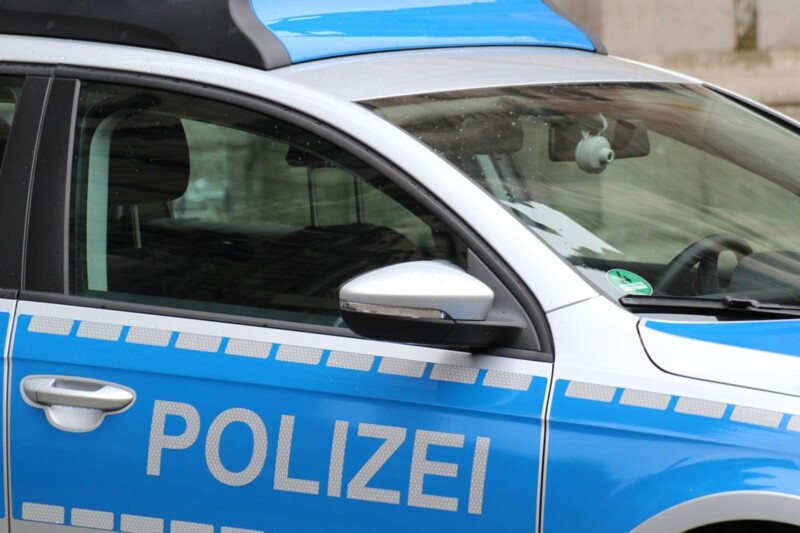 Betrunkener Autofahrer ohne Führerschein mit Reifenpanne auf A61