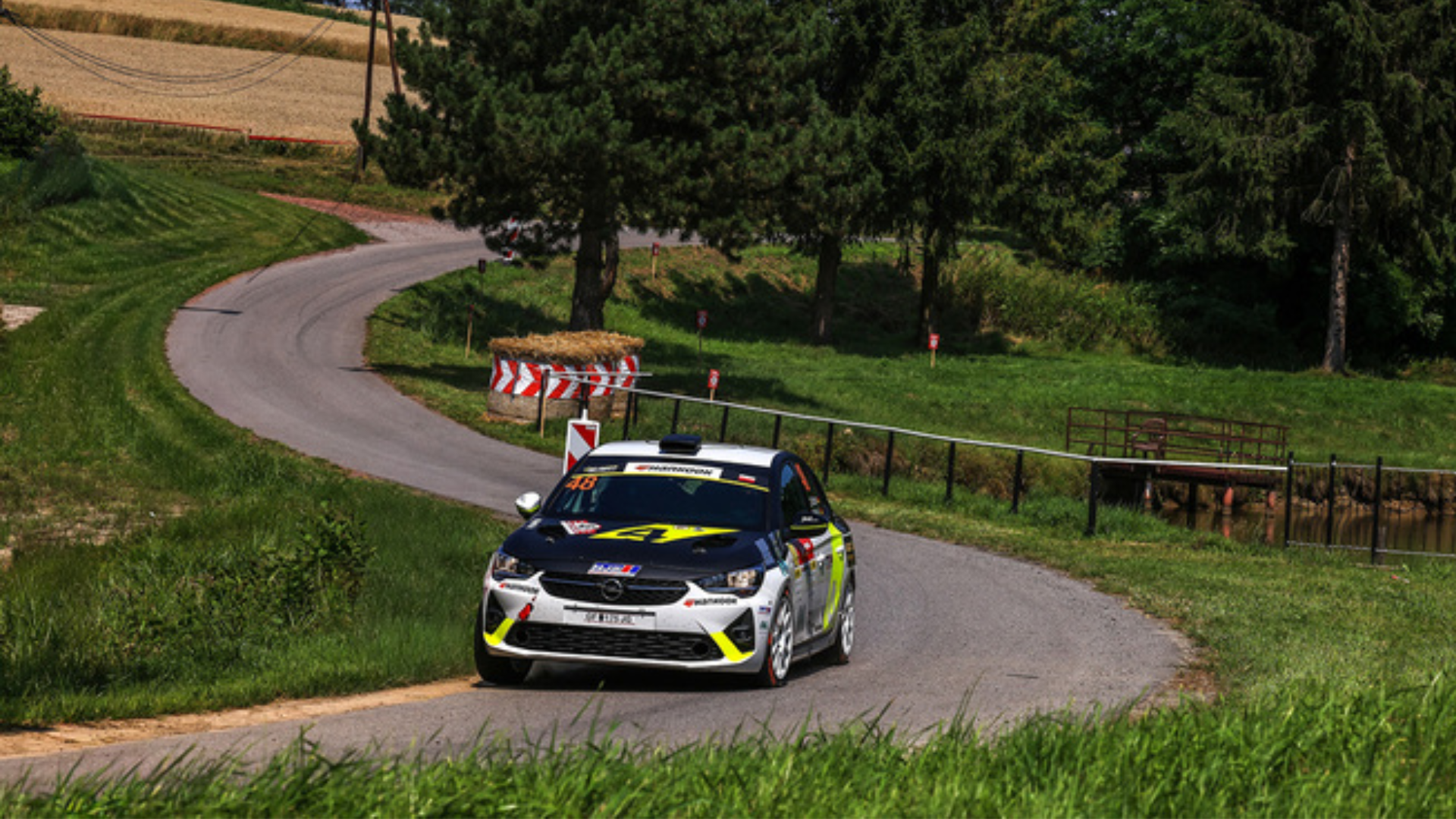 Claire Schönborn kämpft sich bei harter Rallye ins Ziel