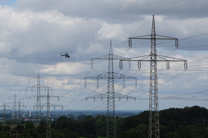 Darum fliegt bald ein Helikopter über Stromleitungen