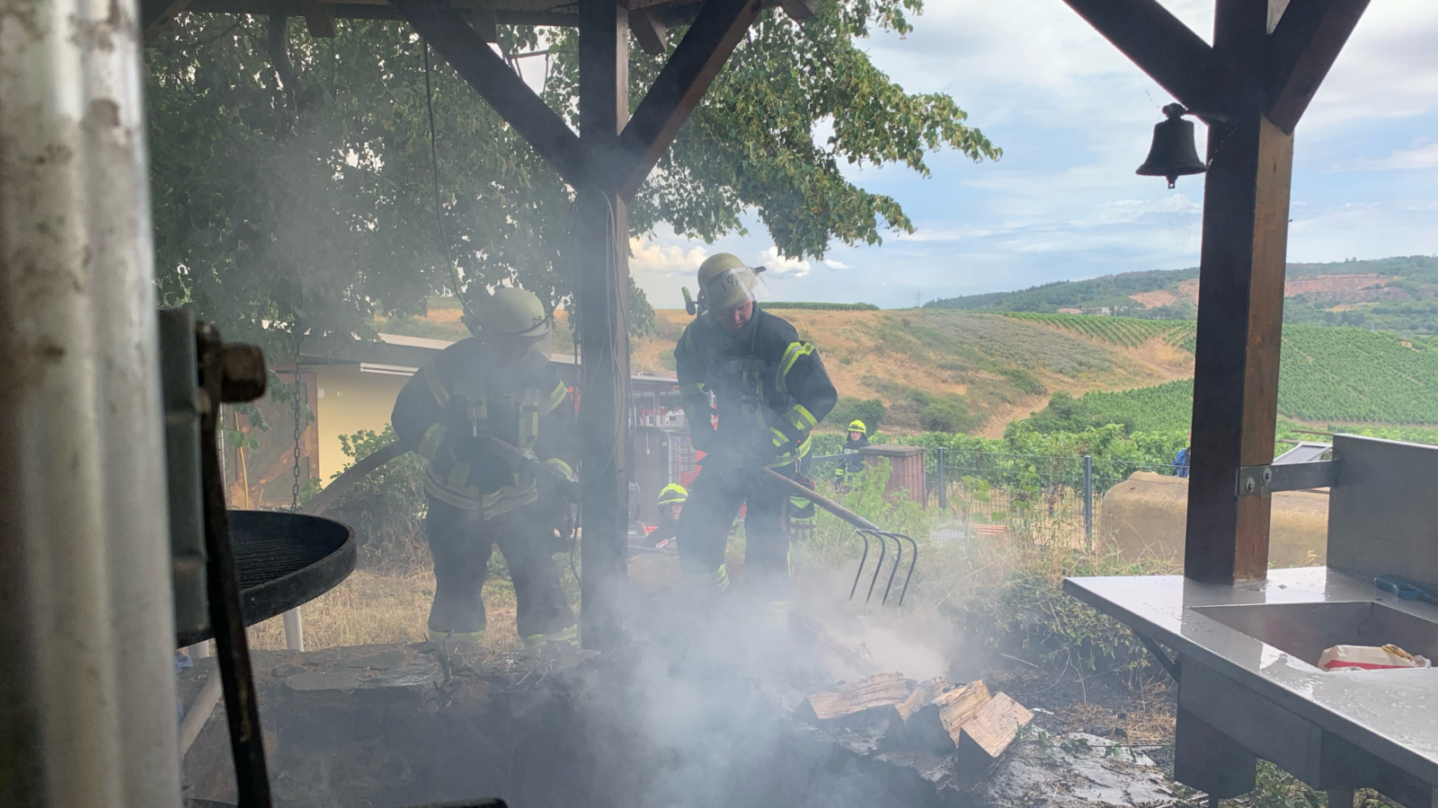 Feuerwehr löscht Zimmerbrand in Münchwald