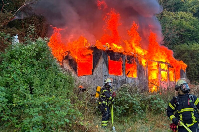 Gartenhaus brennt in Rüdesheim vollständig ab