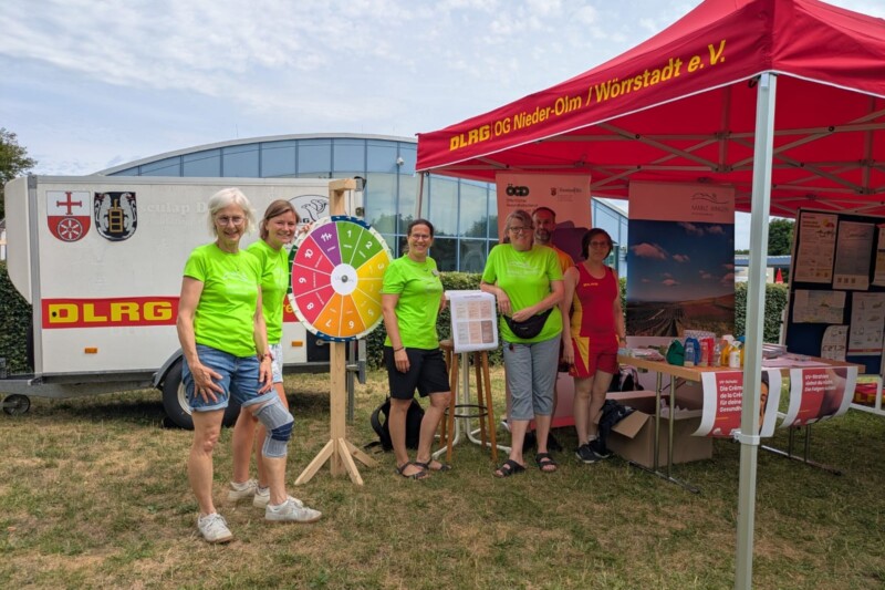Hitzeschutzkampagne informiert in Freibädern