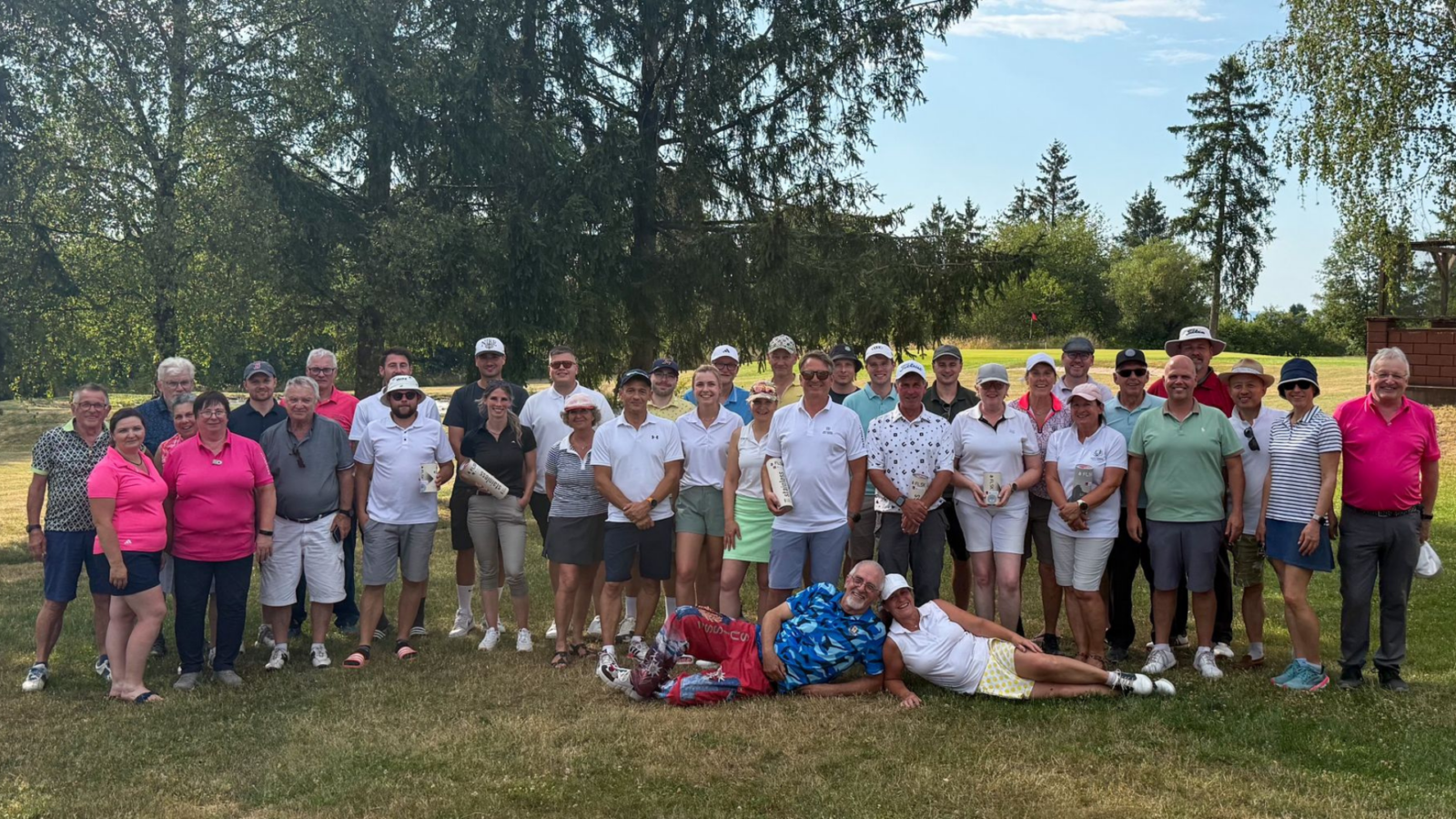 Jeder Schlag hilft – Golfer sammeln 1.000 Euro gegen Krebs
