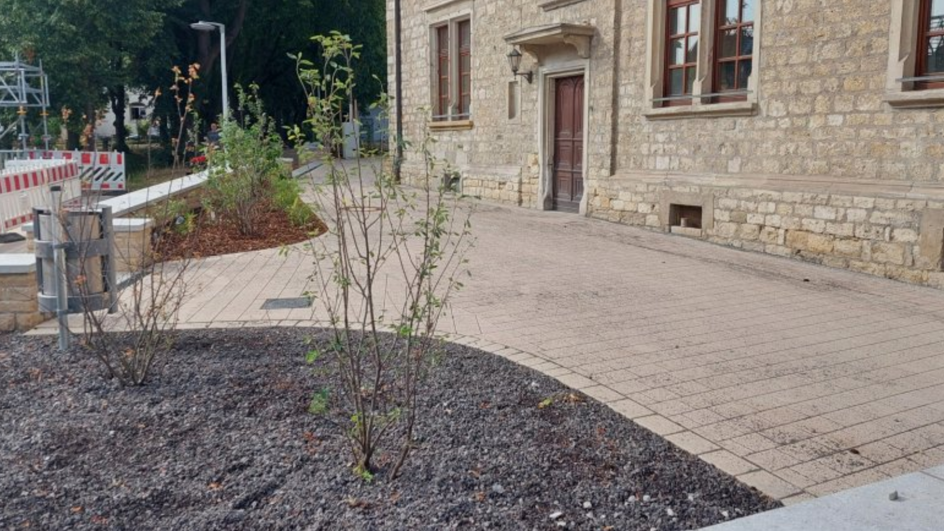 Platz in Heidesheim: Darum liegt jetzt „Schotter“ in den Beeten